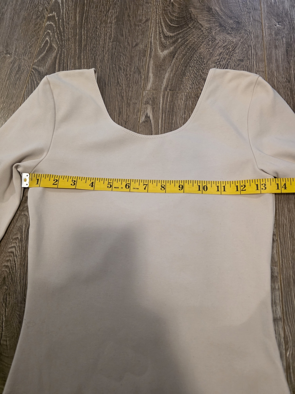 Wilfred Free Aritzia Beige Long Sleeve Bodysuit Size M | Scoop Neck Stretch - Picture 3 of 8